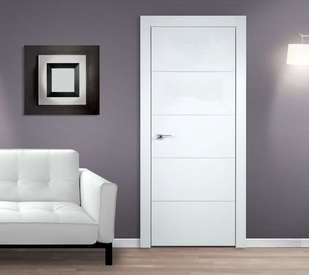 Un bon prix. WPC peignant la porte interne, épaisseur en bois blanche de la porte 45mm de chambre à coucher de mousse solide en ligne