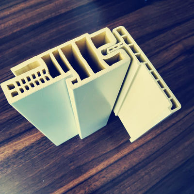 Un bon prix. Cadre de porte composé en plastique en bois intérieur, largeur solide du cadre de porte 140mm de WPC en ligne