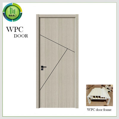 Un bon prix. Porte en bois de PVC de WPC, portes d'entrée en bois solides insonorisées ignifuges en ligne