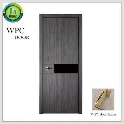 Un bon prix. La peau en bois solide imperméable de PVC de porte de WPC a fini l'utilisation d'appartement en ligne