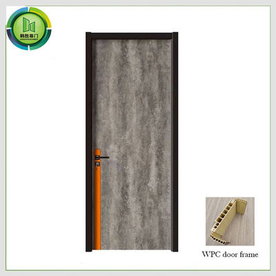 Un bon prix. Les portes internes internes blanches d'UPVC ont adapté la largeur aux besoins du client résistante du termite 1000mm en ligne