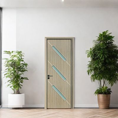 Un bon prix. Porte en verre WPC durable construite avec un matériau composite creux pour des applications intérieures résidentielles et commerciales en ligne